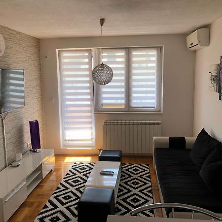 Stan na dan Dobrinja 1 Apartment Sarajevo Bagian luar foto