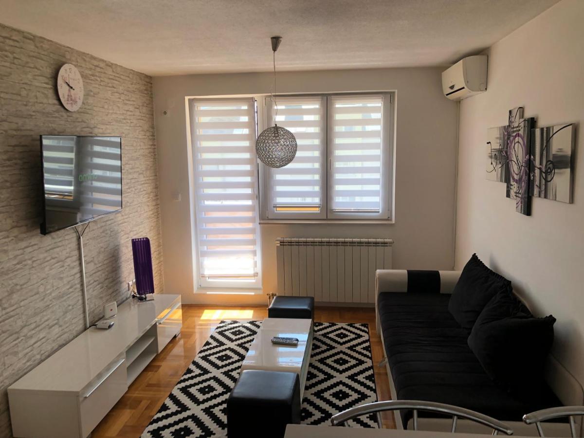 Stan na dan Dobrinja 1 Apartment Sarajevo Bagian luar foto