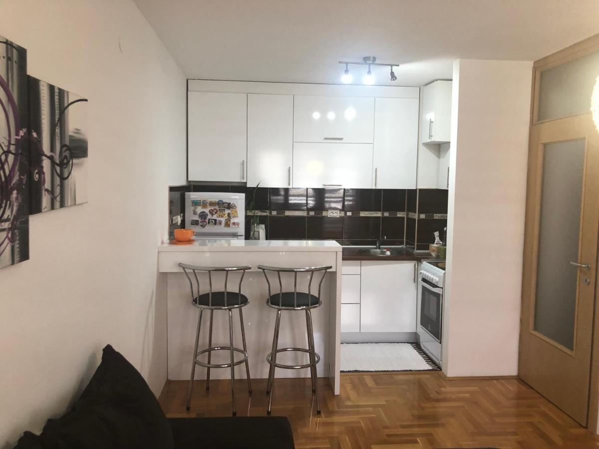 Stan na dan Dobrinja 1 Apartment Sarajevo Bagian luar foto